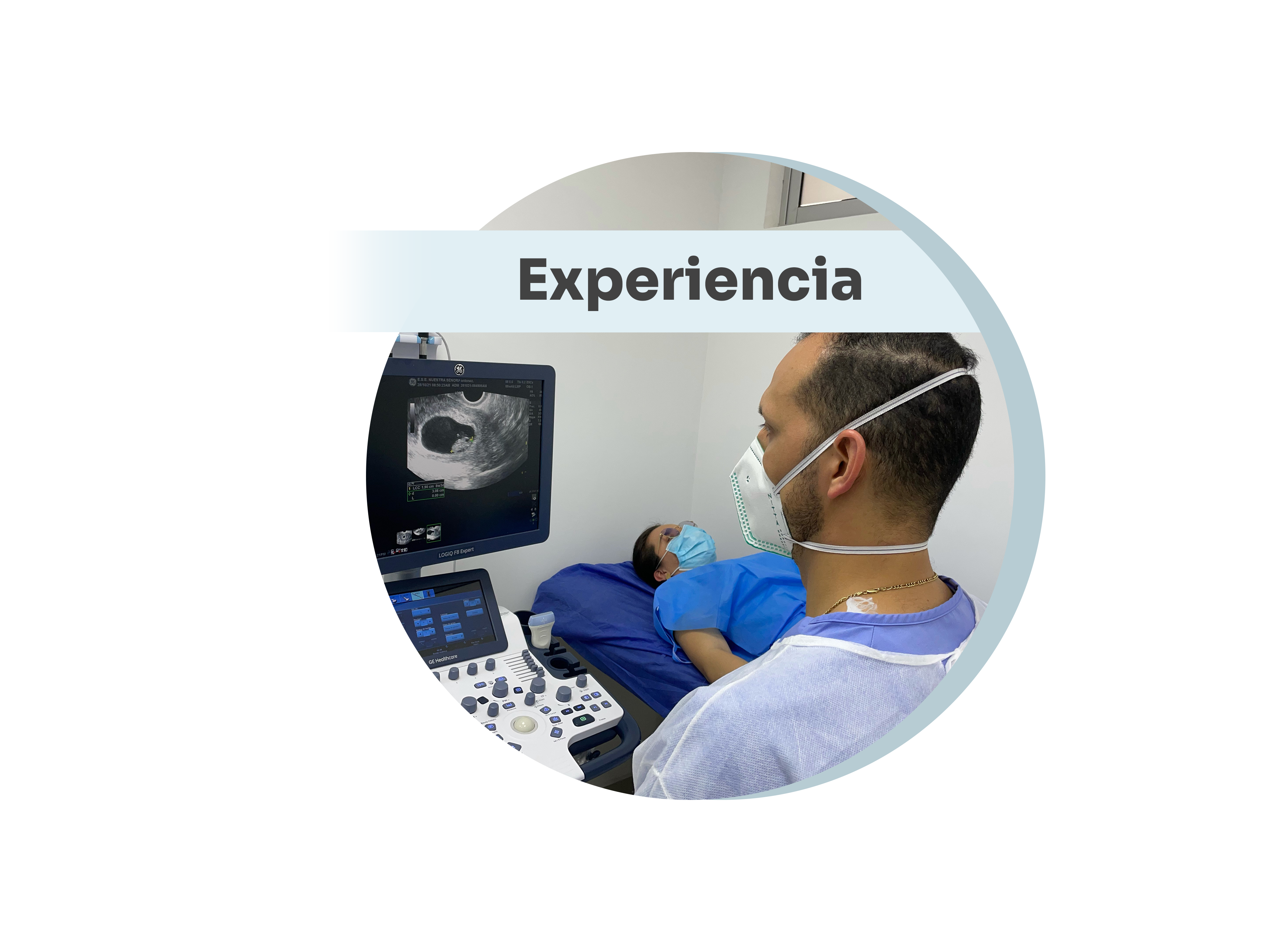 Foto del Doctor Javier Pérez trabajando